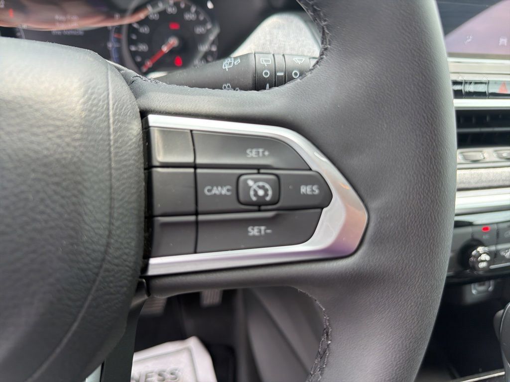 Used 2023 Jeep Compass Latitude AWD/4WD image 25