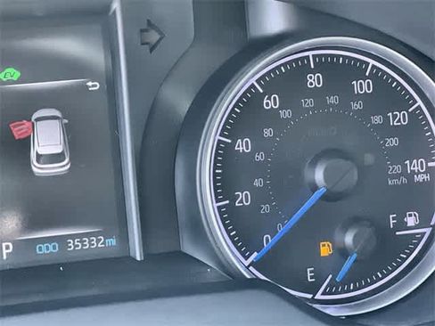 Used 2021 Toyota Venza LE w/ Carpet Mat Package (TMS) image 19