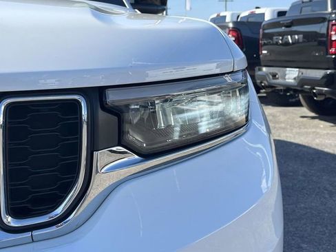 Used 2024 Jeep Grand Cherokee L Laredo image 9