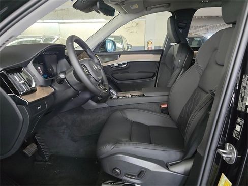 New 2026 Volvo XC90 B6 Plus w/ Protection Package image 10