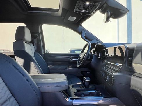 Used 2024 Chevrolet Silverado 1500 ZR2 w/ Technology Package image 7