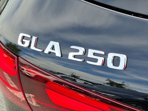 Certified 2025 Mercedes-Benz GLA 250 4MATIC image 31