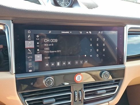 Used 2024 Porsche Macan image 21