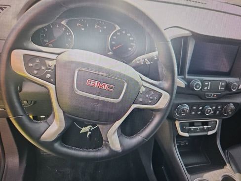 Used 2023 GMC Terrain SLT image 8