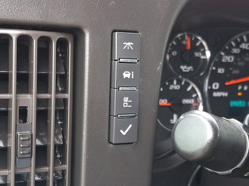 Used 2018 Chevrolet Express 2500 w/ Driver Convenience Package image 21