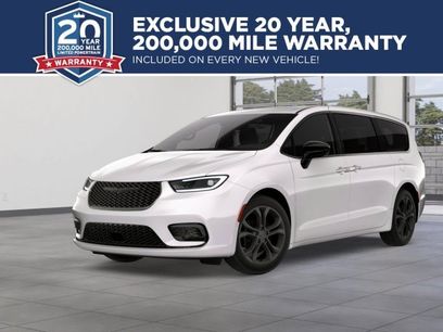 New 2026 Chrysler Pacifica Select
