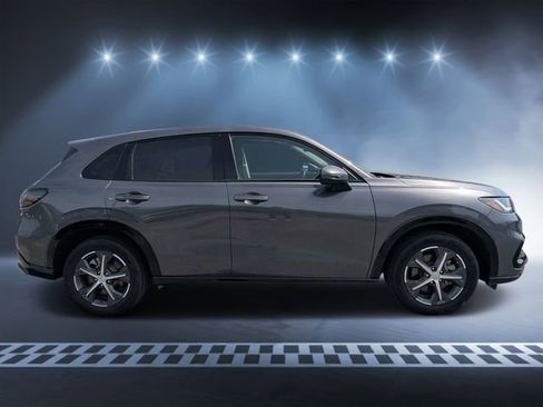 Used 2023 Honda HR-V EX-L image 2
