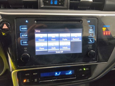 Used 2018 Toyota Corolla SE image 25