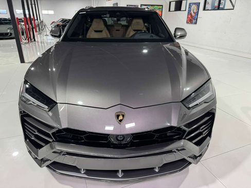 Used 2021 Lamborghini Urus image 2