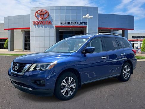Used 2017 Nissan Pathfinder SL w/ SL Tech Package AWD/4WD image 3