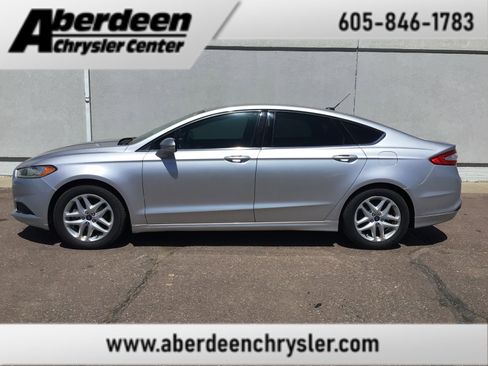 Used 2015 Ford Fusion SE FWD image 1