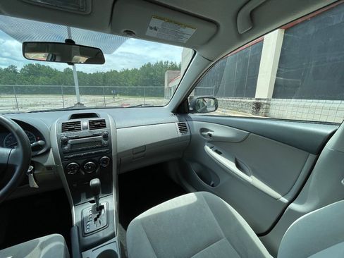 Used 2013 Toyota Corolla L FWD image 28