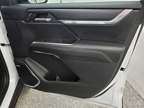 Used 2025 GMC Acadia Elevation image 18