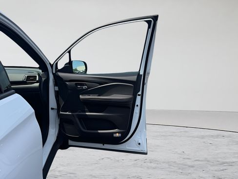 Used 2025 Honda Ridgeline Black Edition image 33