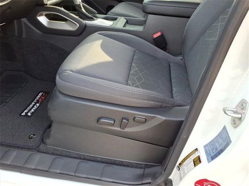 Certified 2025 Nissan Frontier SV image 4