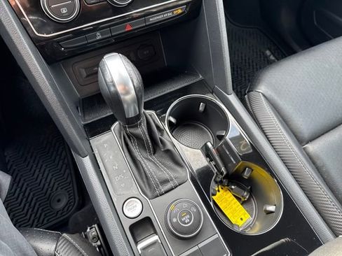 Certified 2022 Volkswagen Atlas Cross Sport SEL image 29