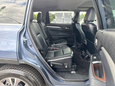Used 2014 Toyota Highlander XLE AWD/4WD image 10