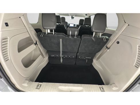 Used 2024 Chrysler Pacifica Touring-L FWD image 23