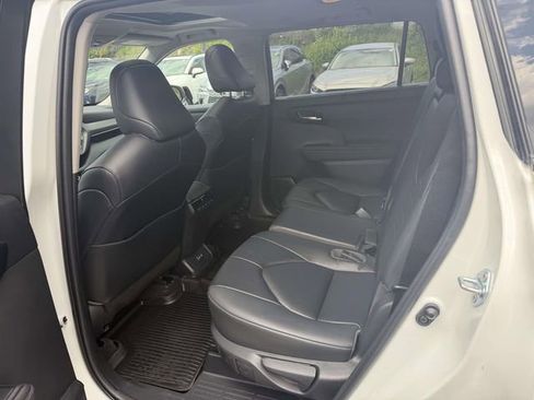 Used 2023 Toyota Highlander XLE image 13