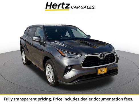 Used 2025 Toyota Highlander LE FWD image 1