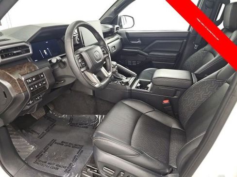 Used 2025 Toyota Tacoma Limited AWD/4WD image 15