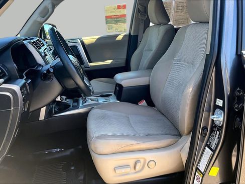 Used 2017 Toyota 4Runner SR5 AWD/4WD image 7