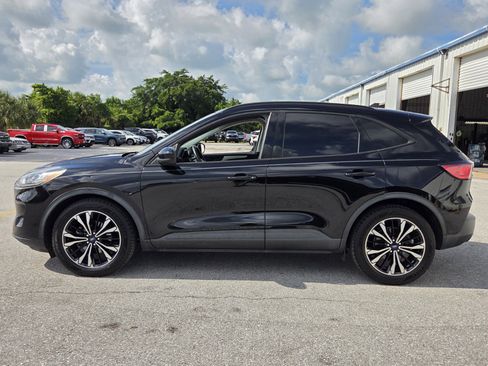 Used 2022 Ford Escape SE w/ SE Sport Appearance Package FWD image 2