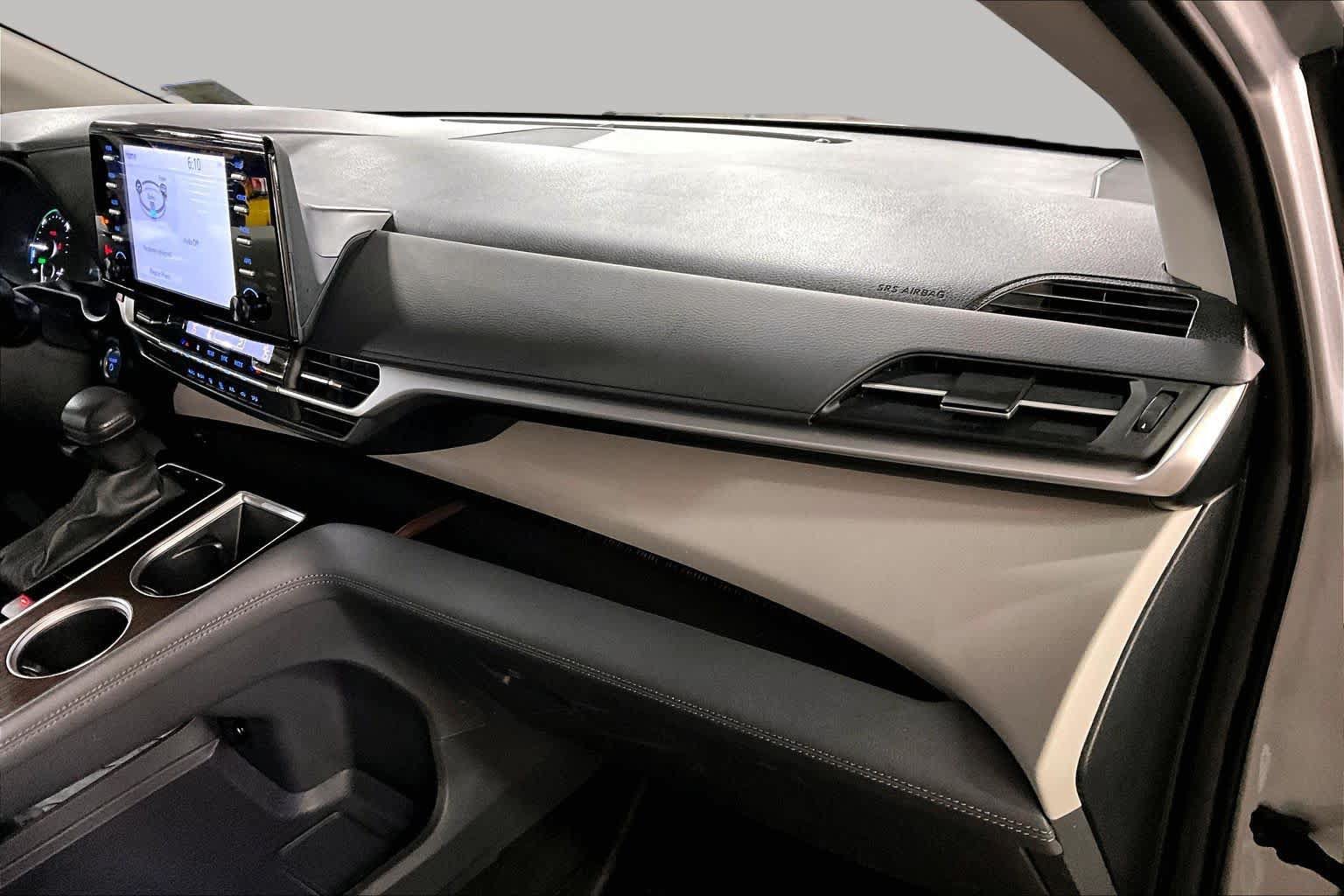Certified 2024 Toyota Sienna LE FWD image 17