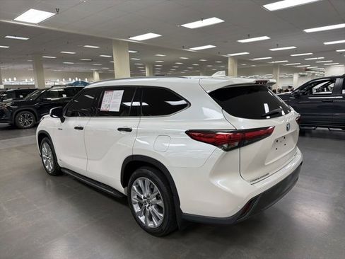 Certified 2021 Toyota Highlander Limited image 4