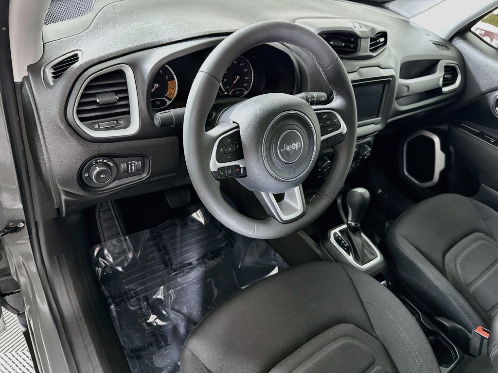 Used 2021 Jeep Renegade Latitude AWD/4WD image 18