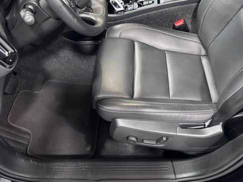 Certified 2025 Volvo XC40 B5 Plus AWD/4WD image 11