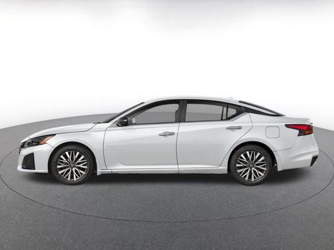 Used 2025 Nissan Altima 2.5 SV FWD image 3