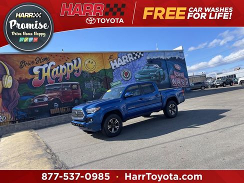 Used 2018 Toyota Tacoma TRD Sport image 1