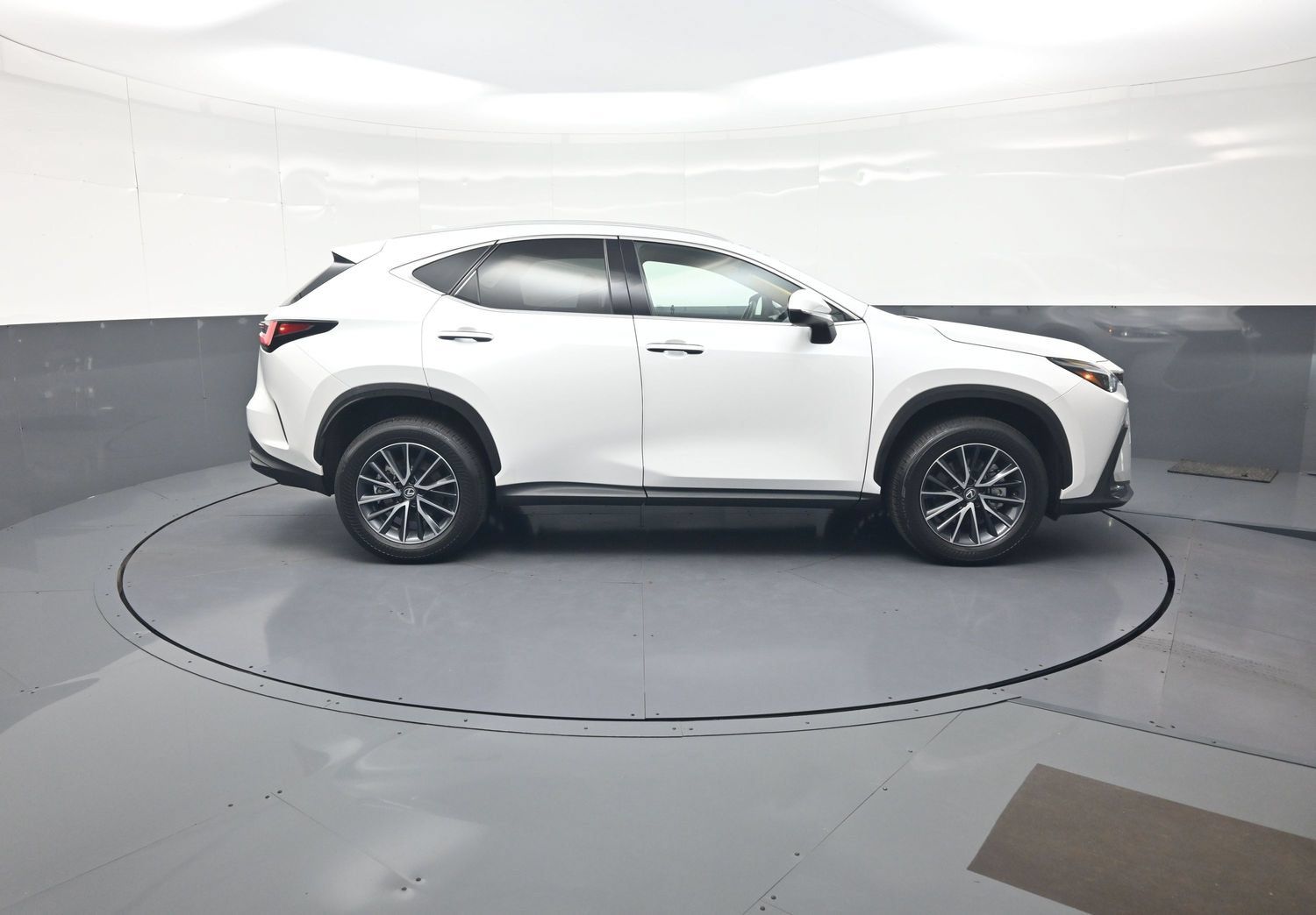 Used 2024 Lexus NX 350 AWD image 2