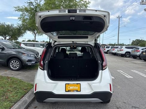 Used 2025 Kia Soul LX w/ LX Technology Package FWD image 18