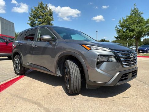 Used 2025 Nissan Rogue SV FWD image 4