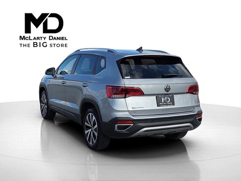 Used 2024 Volkswagen Taos SE image 4