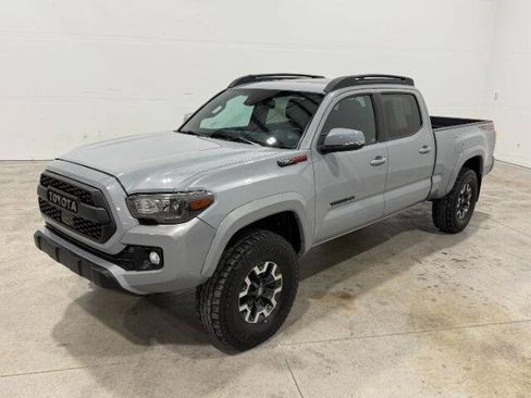 Used 2019 Toyota Tacoma TRD Off-Road w/ TRD Premium Off Road Package image 2