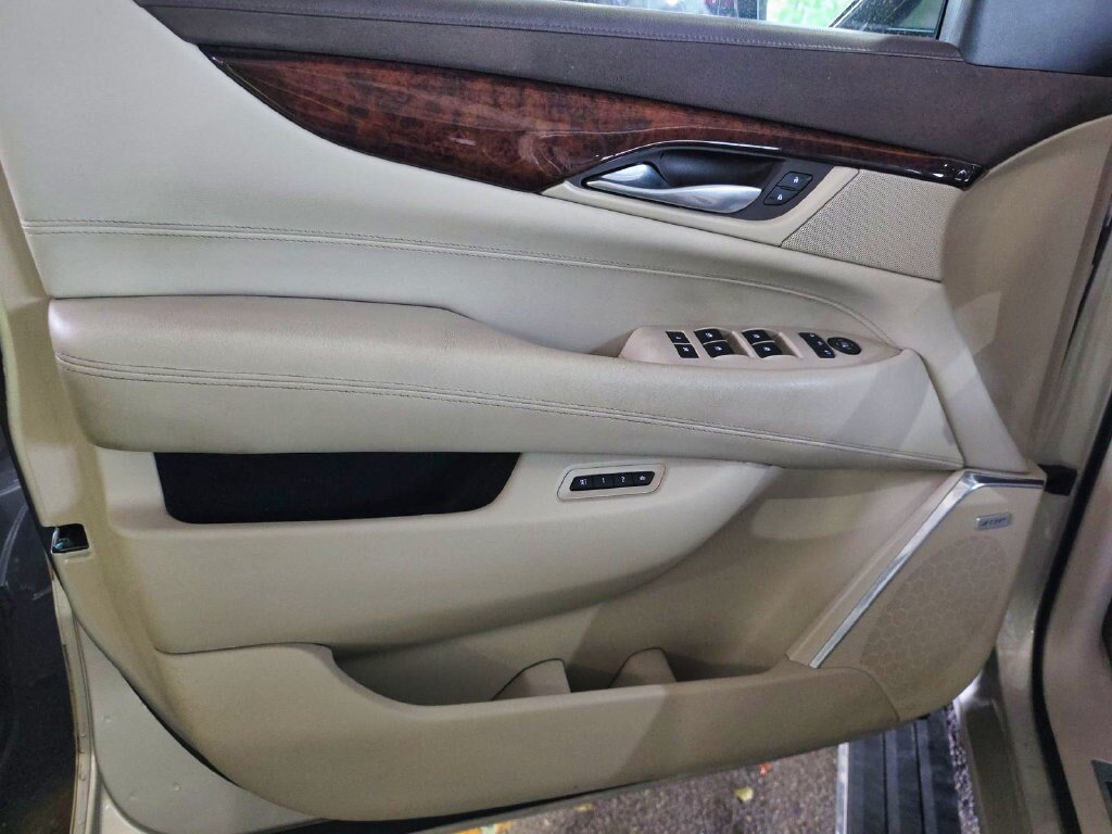 Used 2015 Cadillac Escalade ESV Premium AWD/4WD image 15