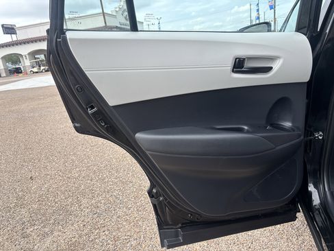 Used 2025 Toyota Corolla Cross L FWD image 16