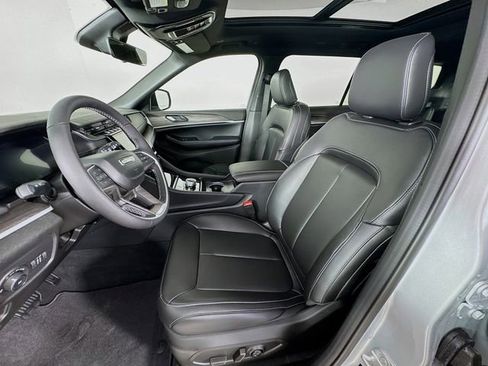 New 2025 Jeep Grand Cherokee L Limited image 24