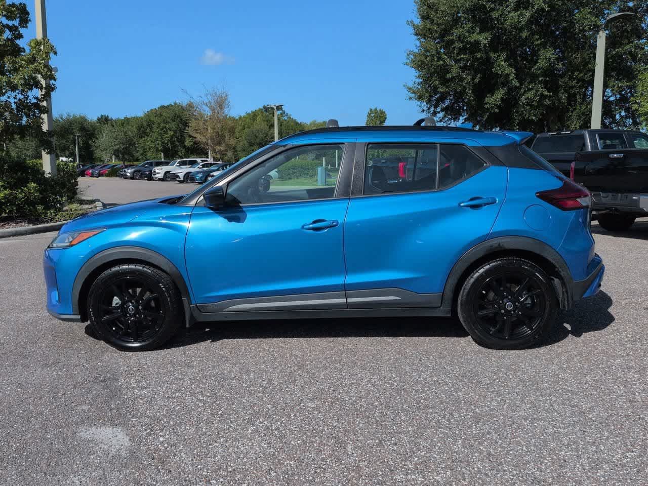 Used 2021 Nissan Kicks SR w/ SR Premium Package FWD image 3