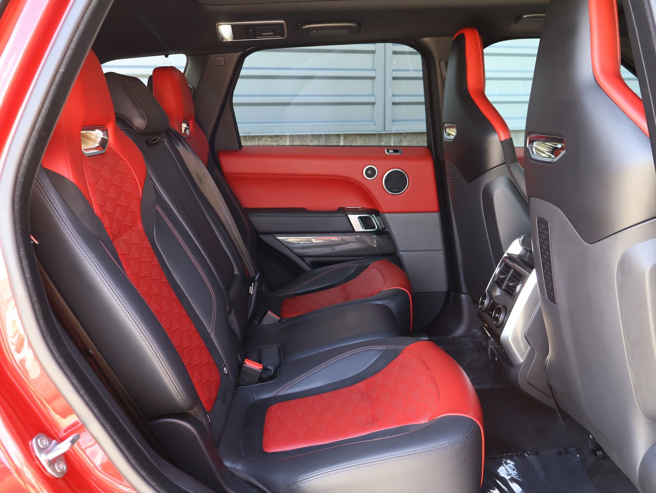 Used 2022 Land Rover Range Rover Sport SVR Carbon Edition AWD/4WD image 31