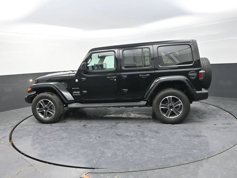 Used 2023 Jeep Wrangler Sahara w/ Cold Weather Group image 6