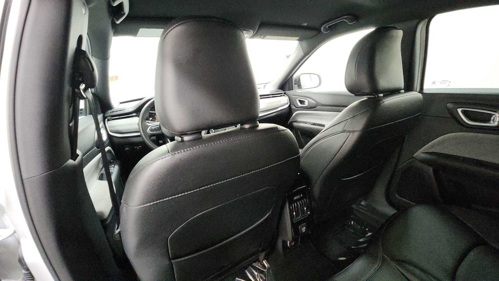 Used 2024 Jeep Compass Latitude AWD/4WD image 24