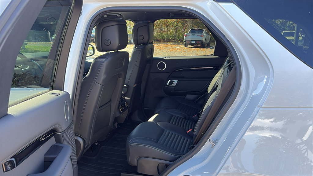 Used 2025 Land Rover Discovery S AWD/4WD image 26