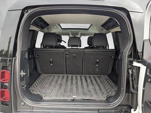 Used 2023 Land Rover Defender 110 SE image 6