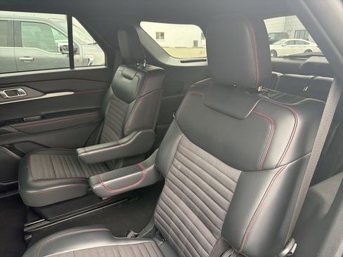 Used 2025 Ford Explorer ST-Line image 31