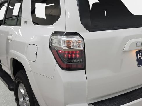 Used 2018 Toyota 4Runner SR5 Premium AWD/4WD image 35