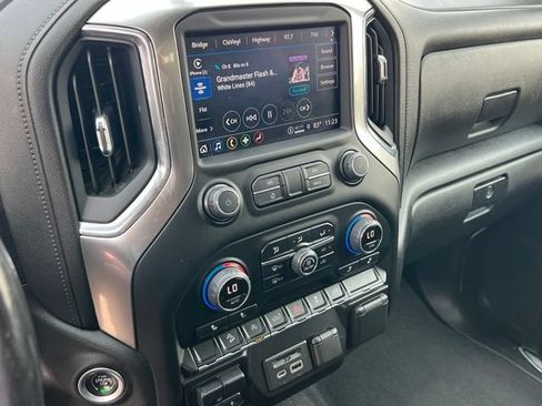 Used 2022 Chevrolet Silverado 1500 LT AWD/4WD image 16